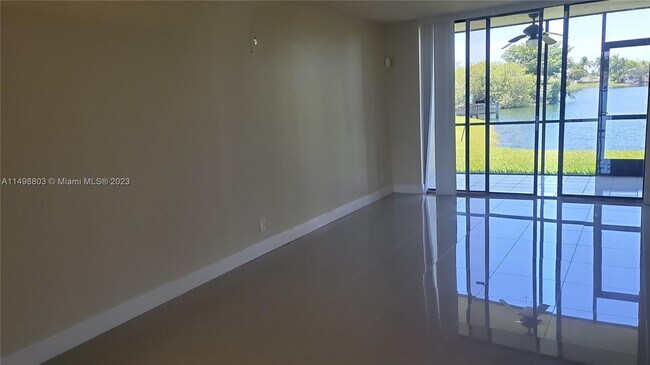 Foto del edificio - 3200 NW 46th St