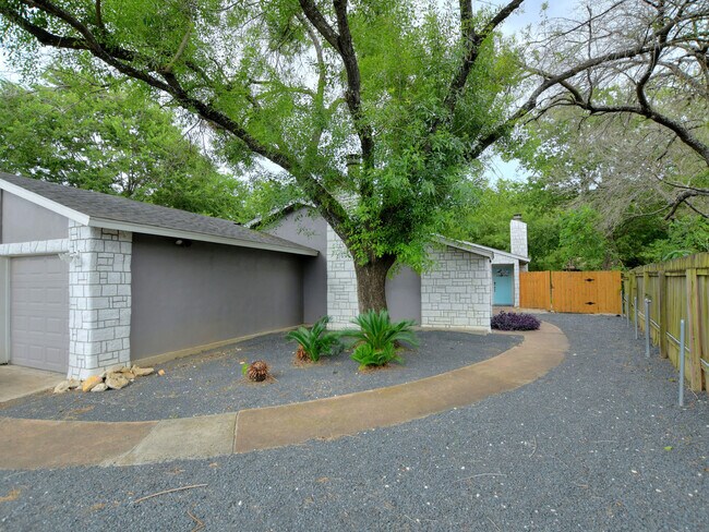 Building Photo - 6715 West Gate Blvd