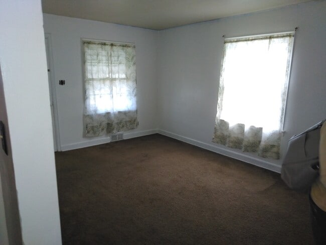 living room - 220 S Dunlap Ave