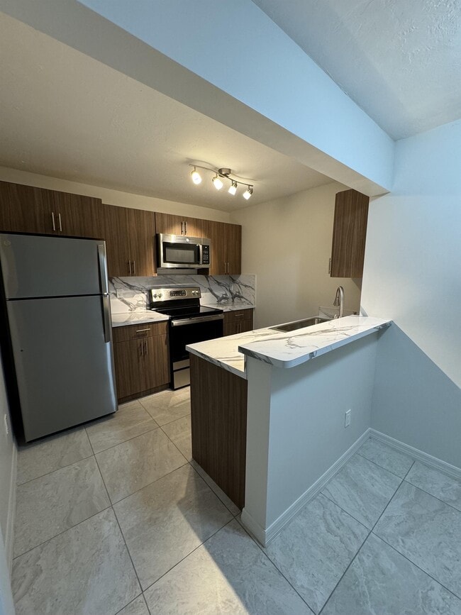 Building Photo - Marbella Apartments