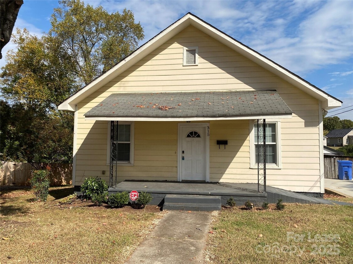 Primary Photo - 315 Messick Ave