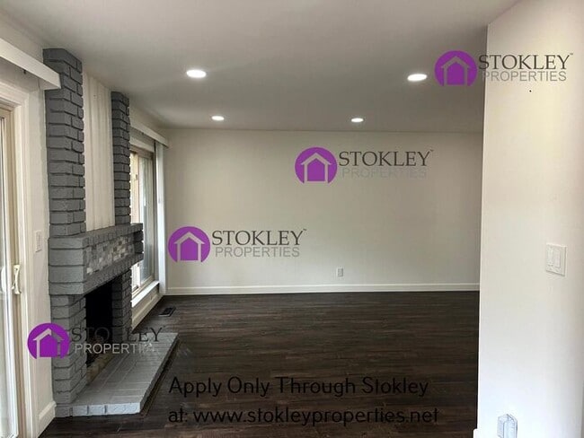 Foto del edificio - 2250 Gladwin Dr