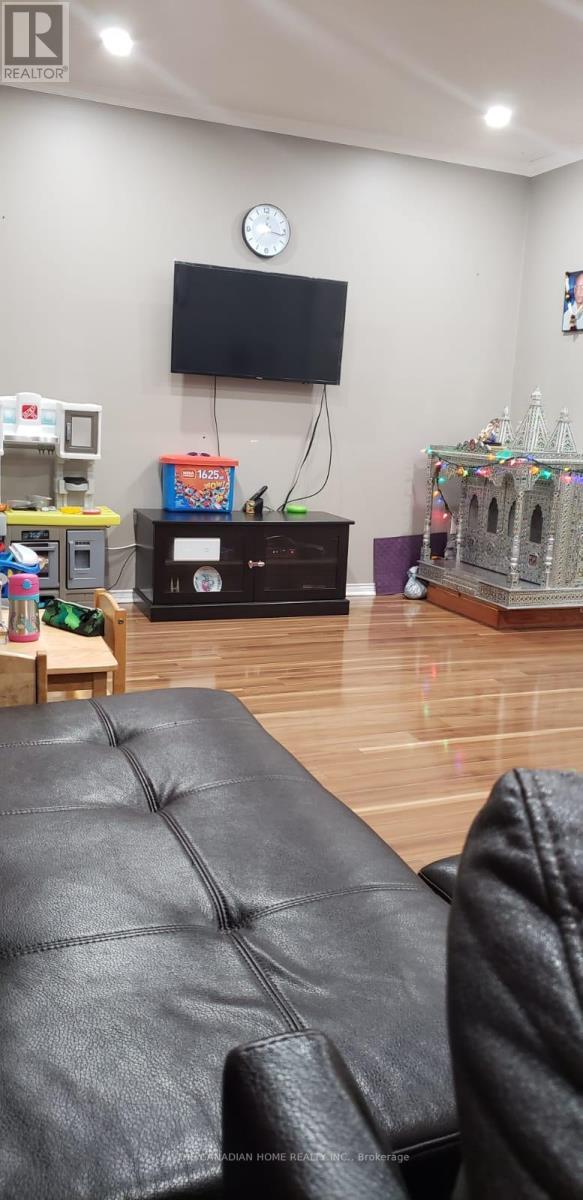 Building Photo - 33 Baha Crescent