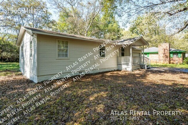 Building Photo - 1565 Miles St