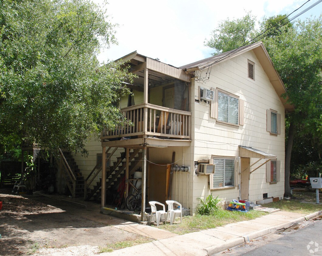 Primary Photo - 108 Sutton St