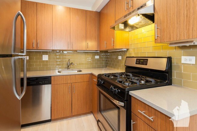 Foto del edificio - 3709 N Wilton Ave