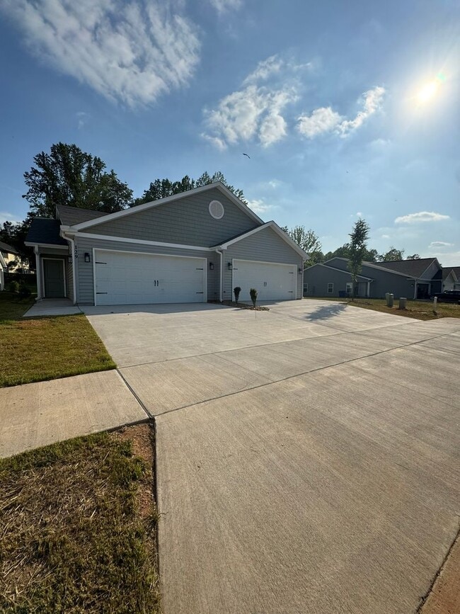 Foto del edificio - 136 Brawley Villas Pl