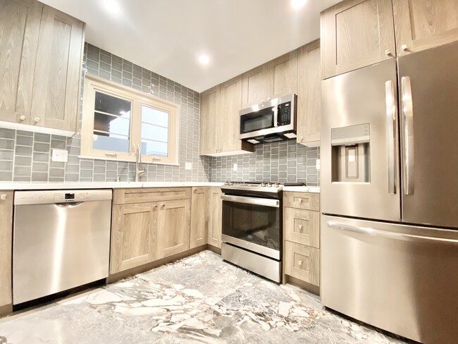 Foto del edificio - 320 N Crescent Dr