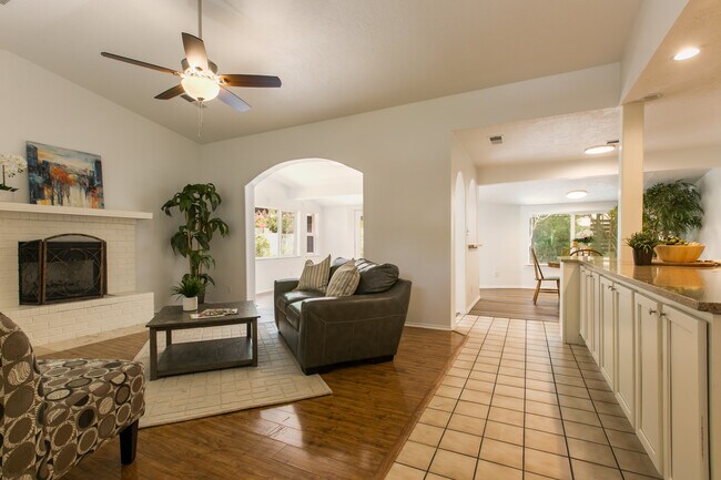 Foto del edificio - 5012 Watercress Dr NE