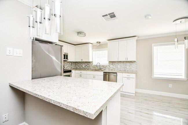 Building Photo - 4310 Woodvalley Dr