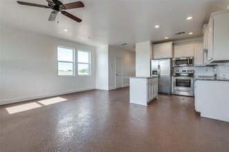 Building Photo - 123 Dealva Ct