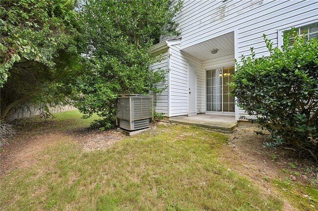 Building Photo - 725 Crestwell Cir