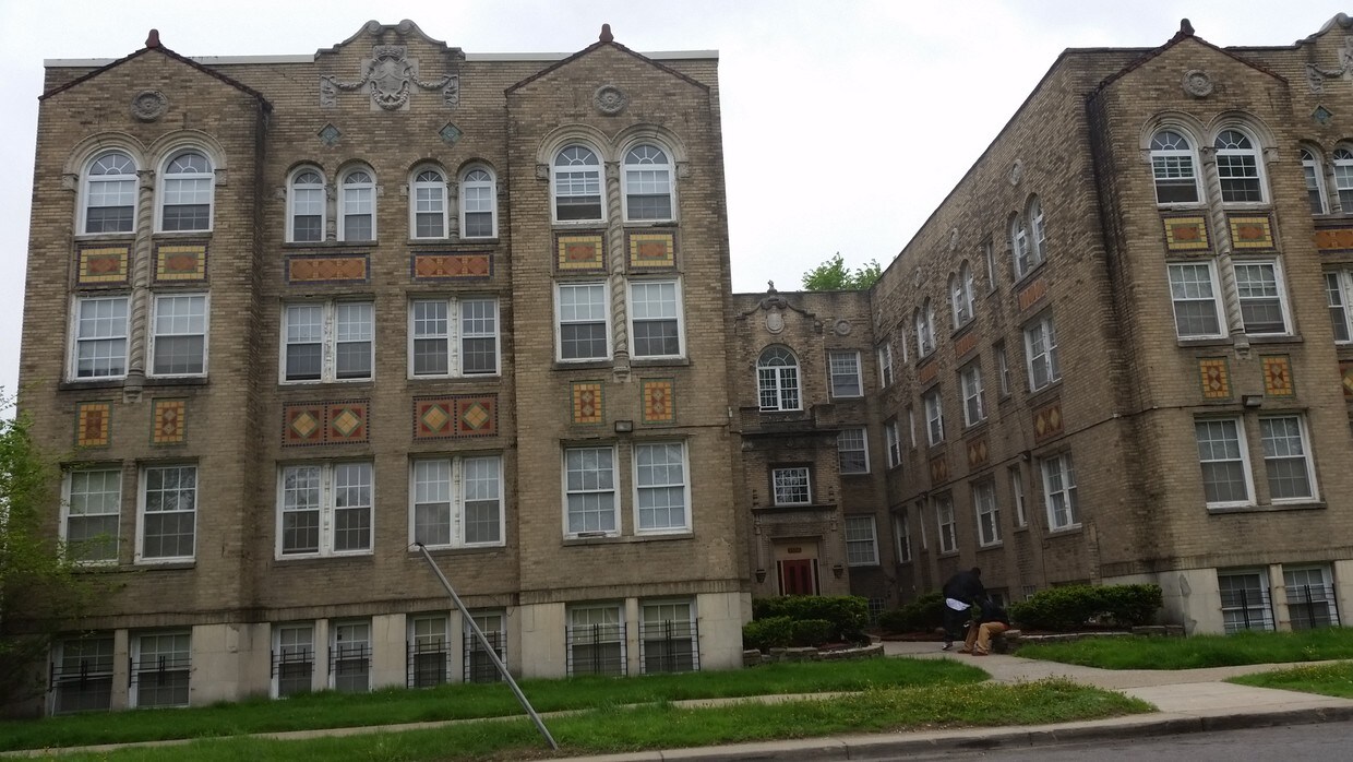 Primary Photo - 1155 W McNichols Rd