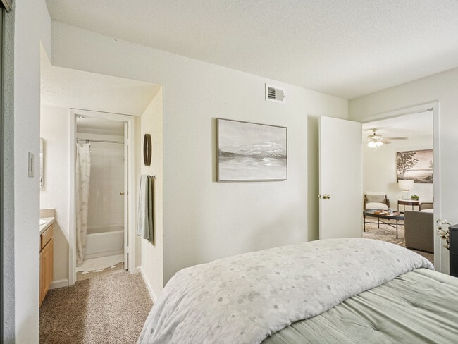 Building Photo - Woodlake Downs