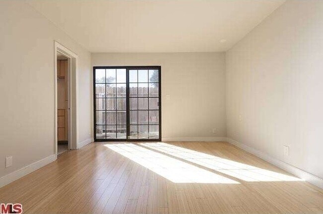 Master Bedroom - 1020 Ocean Park Blvd