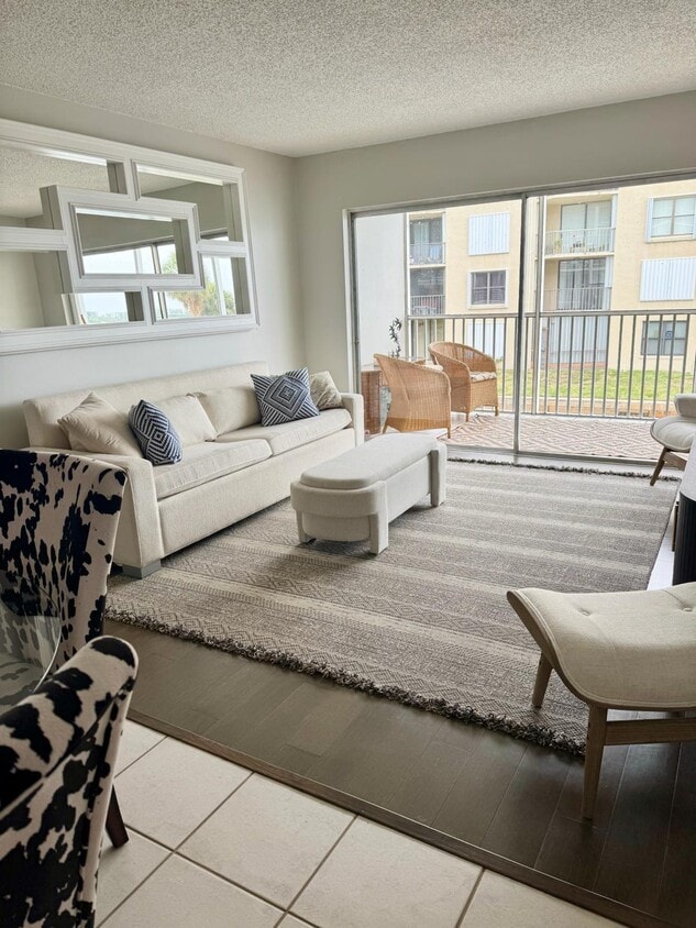 Foto principal - 100 Waterway Dr S