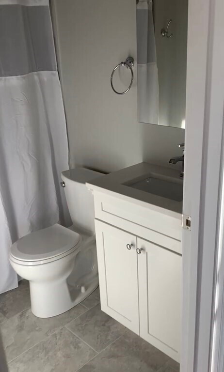 Building Photo - 834 E 2nd St