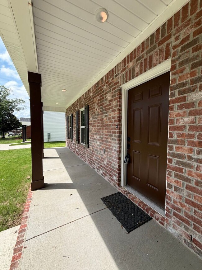 Foto del edificio - 1713 Golf Club Ln NW