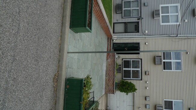 Building Photo - 697 Bergen St