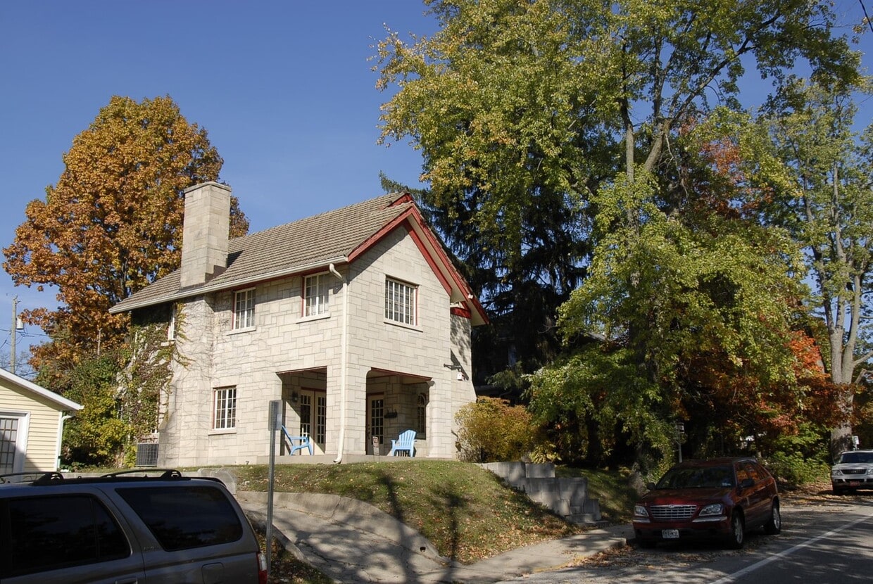 Primary Photo - 611 N Washington St