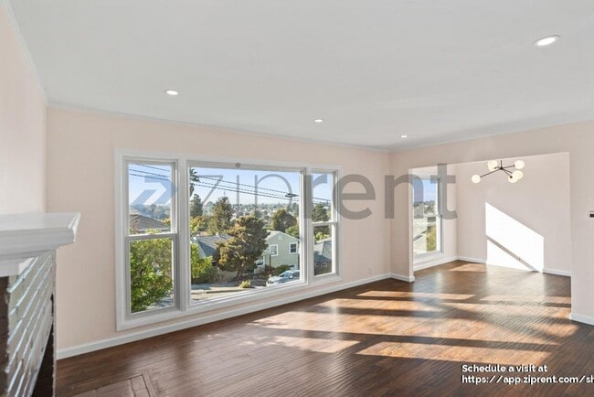 Building Photo - 682 Kern St