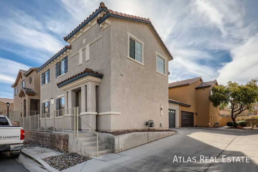 Foto principal - 7925 Violet Sky St