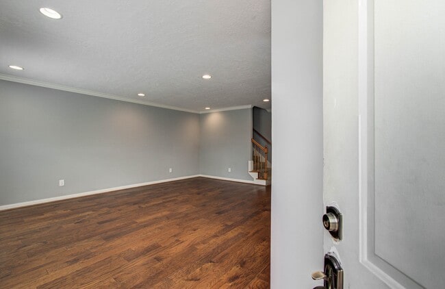 Building Photo - 402 Bendwood Dr