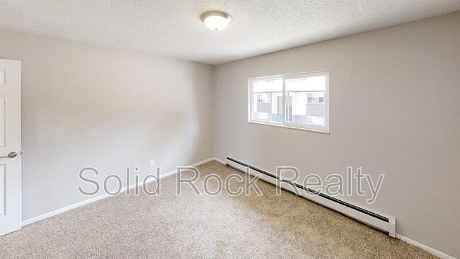 Building Photo - 2925 Straus Ln