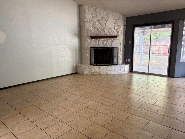 Building Photo - 5000 Fontenay Dr
