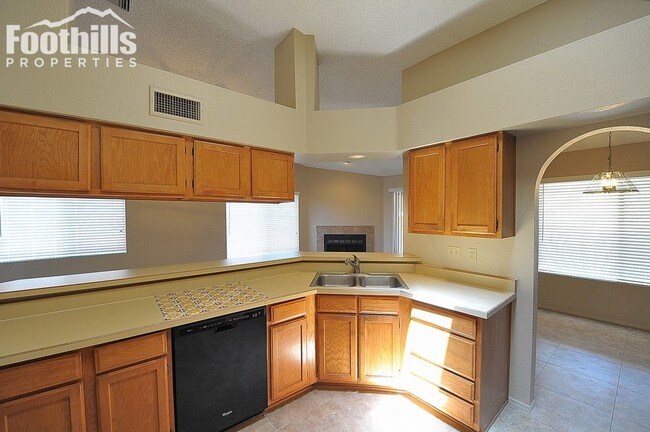 Building Photo - 11500 N Lone Mountain Pl