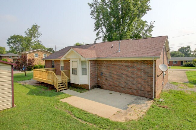Building Photo - Updated 3bed 2 bath in St B with SEPARATE WORKSHOP around back.