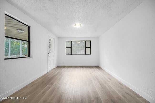 Foto del edificio - 2057 Blair St