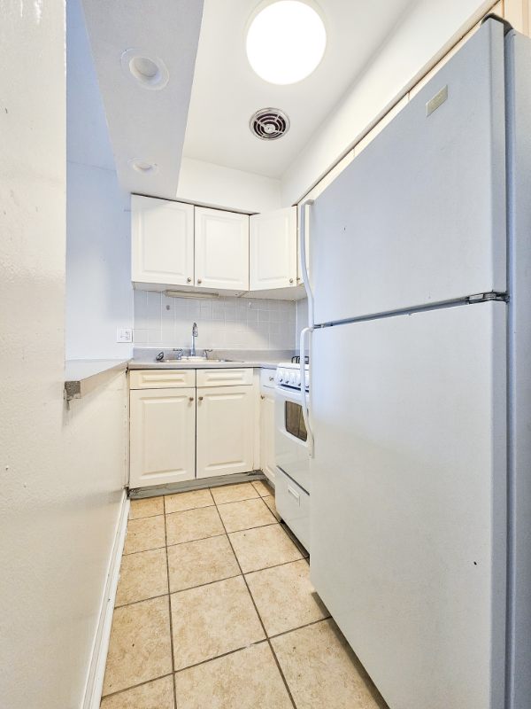 Foto del edificio - 750 W Cornelia Ave