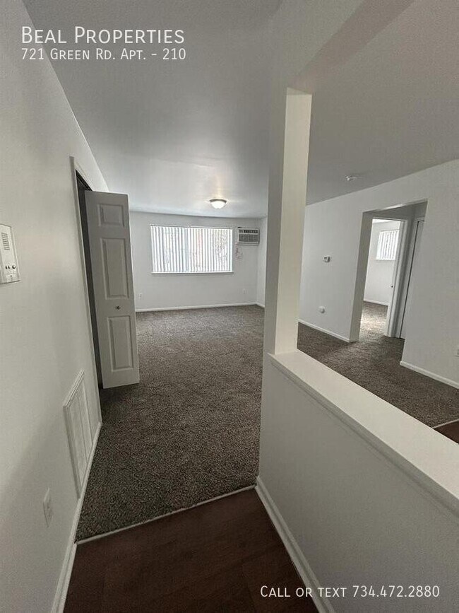 Foto del edificio - 721 Green Rd