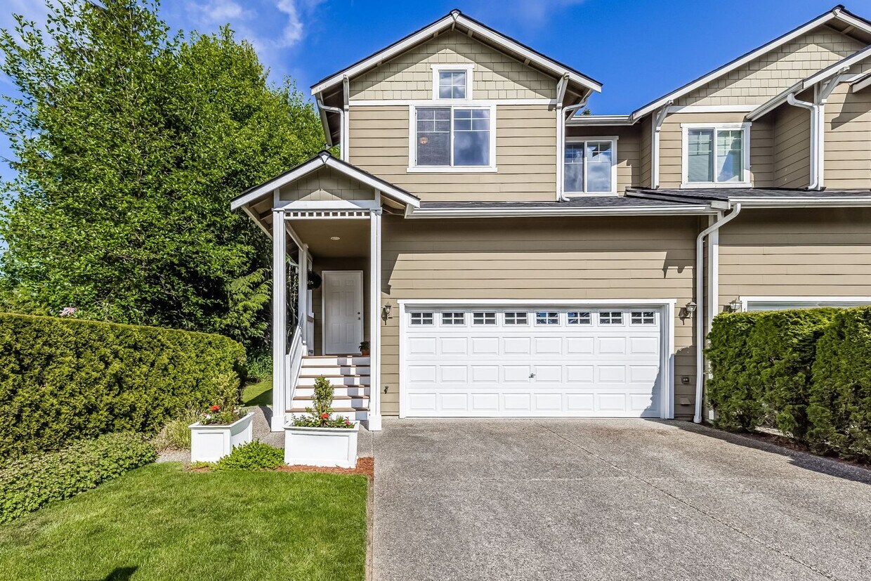 Foto principal - Spacious & Peaceful 3BD/2.5BTH Townhome fo...