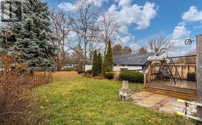 Building Photo - 22 Parker St