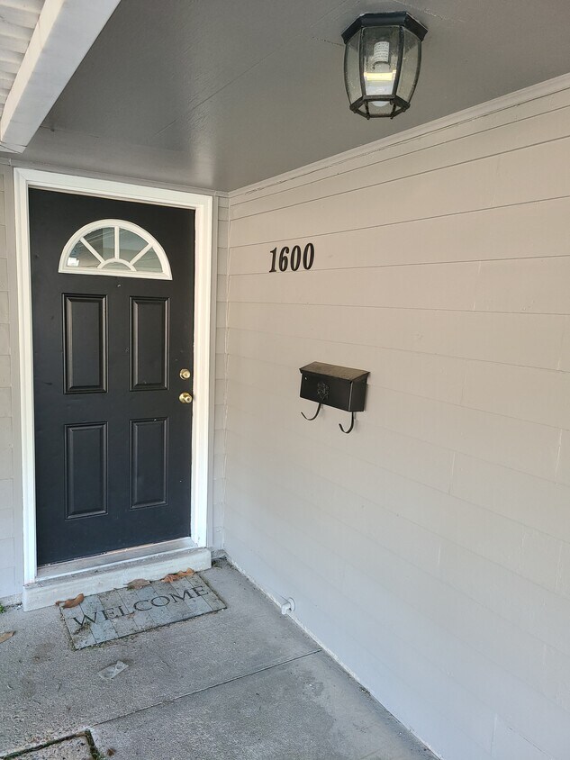 Primary Photo - 1600 Meadow Dr