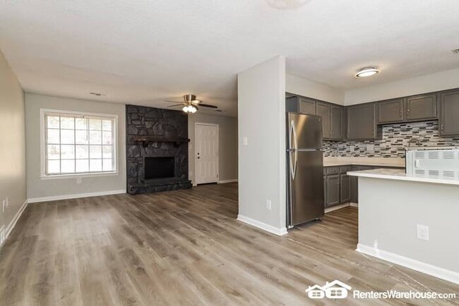 Building Photo - Renovated East Memphis Home MOVE IN READY!