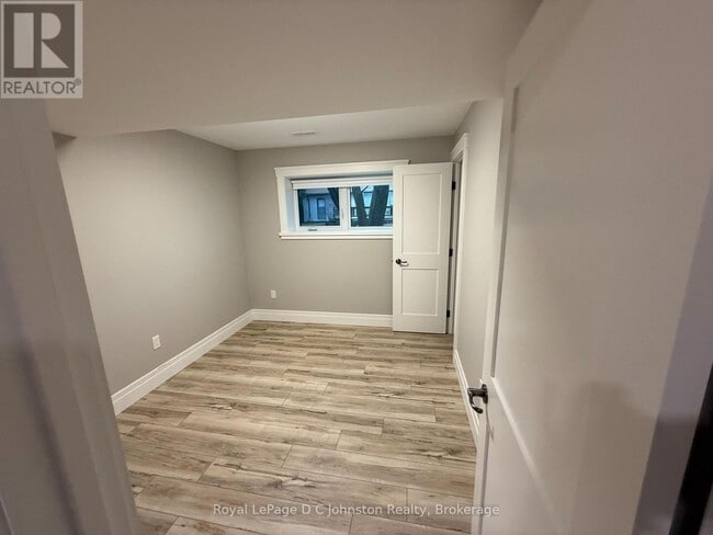 Building Photo - 365 Spence St