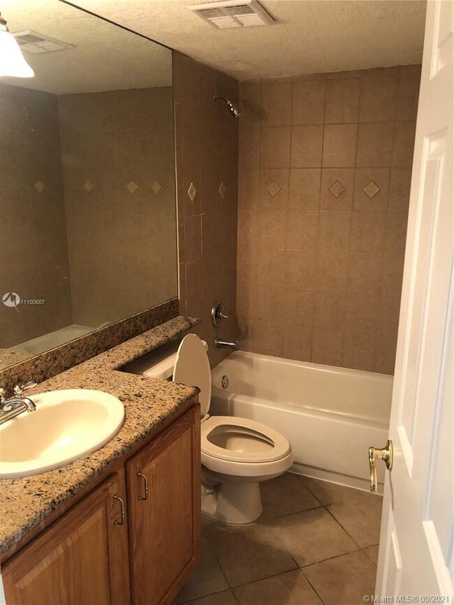 Three Bedroom unit in Victoria Park - Pine... - Three Bedroom unit in Victoria Park - Pine... Apartment