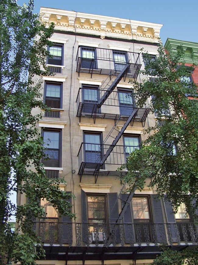 Foto del edificio - 424 W 46th St