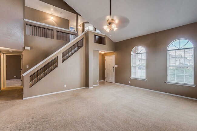 Building Photo - Charming 3-bedroom, 2.5-bathroom Home loca...