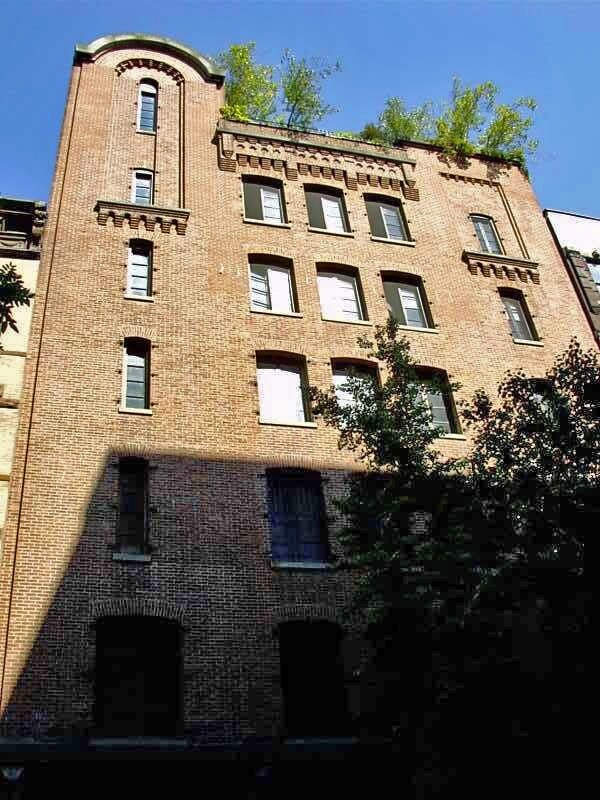 Otro - 131 Perry St