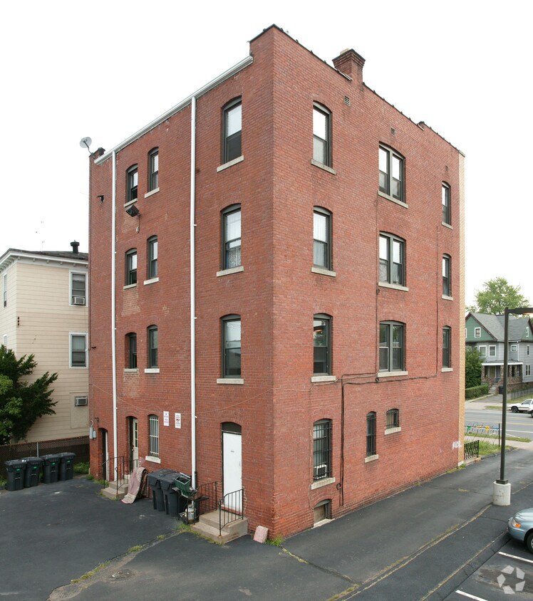 Building Photo - Montano