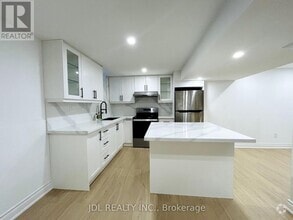 Building Photo - 22 Lionheart Ln