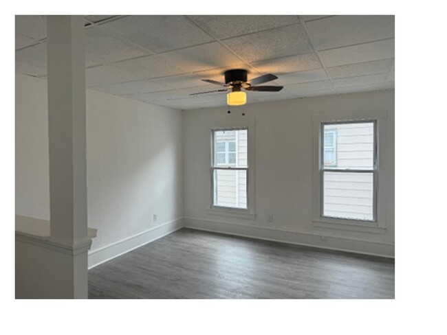 Building Photo - 242 Branch St