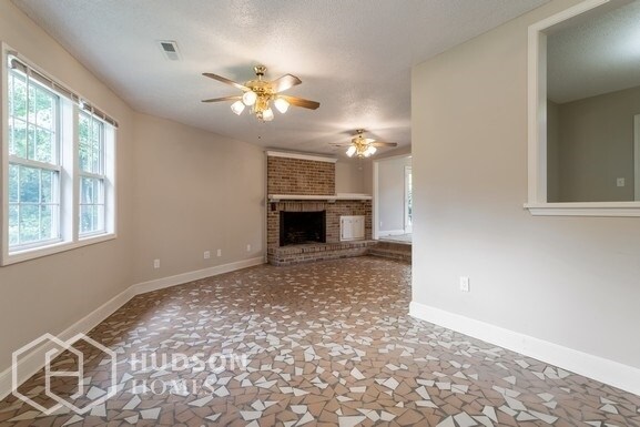 Foto del edificio - 967 Meadowbrook Rd