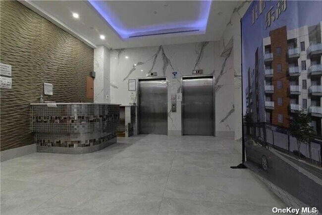 Foto del edificio - 62-98-98 Woodhaven Blvd