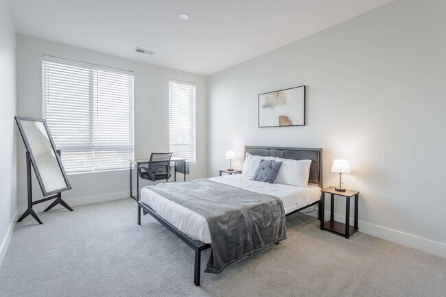 Building Photo - 601 E Pete Rose Wy