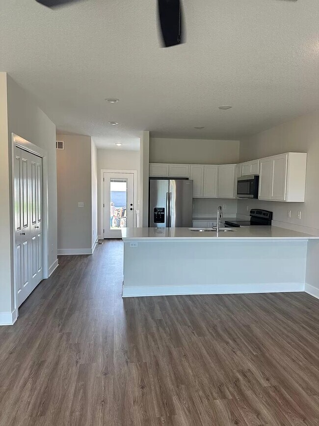 Foto del edificio - 1130 N Broadview Ln